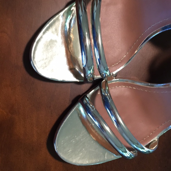Zara gold stilettos - Picture 2 of 4